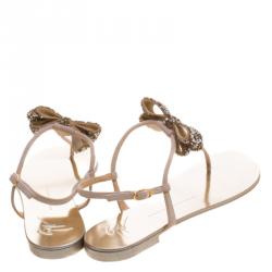 Pre Owned صندل جوسيبي زانوتي بإصبع فلات فيونكة زخرفة كريستال روك سويدي بيج مقاس 40.5