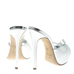 Pre Owned Giuseppe Zanotti Metallic Silver Leather Knotted Slip On Sandals Size 36.5