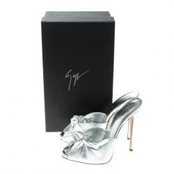 Pre Owned Giuseppe Zanotti Metallic Silver Leather Knotted Slip On Sandals Size 36.5
