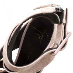 Pre Owned صندل جوسيبي زانوتي بسيور جلد وردي نقشة الثعبان مقاس 40