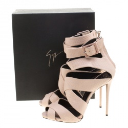 Pre Owned صندل جوسيبي زانوتي بسيور جلد وردي نقشة الثعبان مقاس 40