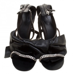 Pre Owned صندل جوسيبي زانوتي بحزام كاحل مزين بفيونكة جلد وأحزمة مرصعة كريستال أسود مقاس 38.5