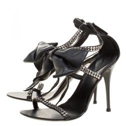 Pre Owned صندل جوسيبي زانوتي بحزام كاحل مزين بفيونكة جلد وأحزمة مرصعة كريستال أسود مقاس 38.5