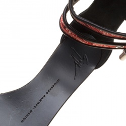 Pre Owned صندل بحزام للكاحل جوسيبي زانوتي نعل سميك ساتان أحمر طباعة موردة وجلد مقاس 36