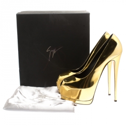 مملوكة مسبقًا حذاء كعب عالي جوسيبي زانوتي نعل سميك مقدمة مفتوحة جلد ذهبي غير لامع ميتالك مقاس 40