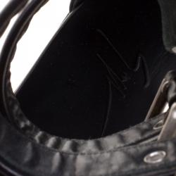 Pre Owned صندل بحزام للكاحل جوسيبي زانوتي نعل سميك ساتان أحمر طباعة موردة وجلد مقاس 36