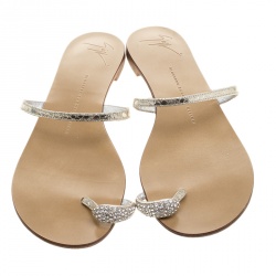 Pre Owned Giuseppe Zanotti Metallic Silver Crystal Embellished Toe Ring Flat Sandals Size 39
