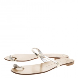 Pre Owned Giuseppe Zanotti Metallic Silver Crystal Embellished Toe Ring Flat Sandals Size 39