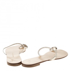 Pre Owned Giuseppe Zanotti Metallic Silver Crystal Embellished Toe Ring Flat Sandals Size 39