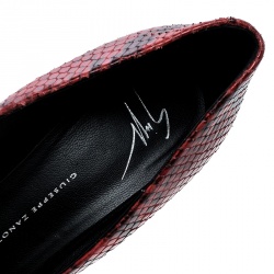 Pre Owned حذاء كعب عالي جوسيبي زانوتي جلد ثعبان أحمر منقوش مقدمة مدببة مقاس 39