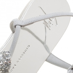 مملوكة مسبقًا صندل جوسيبي زانوتي بإصبع فلات فيونكة زخرفة كريستال روك س ويدي بيج مقاس 36