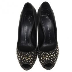 مملوكة مسبقًا Giuseppe Zanotti Black Suede Studded Pumps Size 39.5