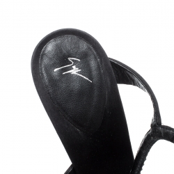 مملوكة مسبقًا صندل جوسييي زانوتي ساتان أسود مزخرف بسيور مقاس 38