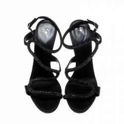 مملوكة مسبقًا صندل جوسييي زانوتي ساتان أسود مزخرف بسيور مقاس 38