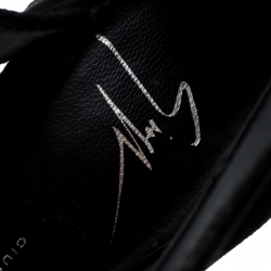 Pre Owned صندل جوسيبي زانوتي مزين إبزيم نعل سميك قفصي سويدي أسود مقاس 41