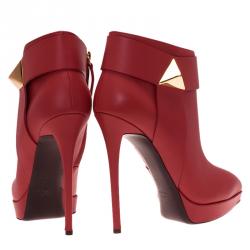 Pre Owned بوت للكاحل جوسيبي زانوتي ترصيع هرمى نعل سميك جلد أحمر مقاس 40