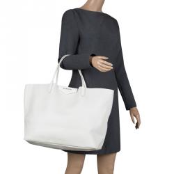 Pre Owned حقيبة يد جيفنشي شوبينغ أنتيغونا كبيرة جلد بيج فاتحة