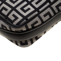 مملوكة مسبقًا حقيبة كروس جيفنشي جلد وكانفاس شهير بيضاء/ سوداء