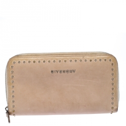 مملوكة مسبقًا Givenchy Beige Studded Leather Pandora Zip Around Wallet