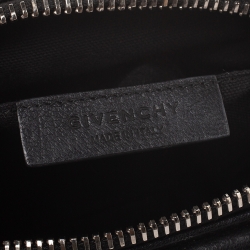 مملوكة مسبقًا Givenchy Black Leather Antigona Wristlet 