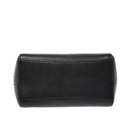 مملوكة مسبقًا Givenchy Black Leather Antigona Wristlet 