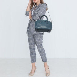 مملوكة مسبقًا Givenchy Blue Leather Small Antigona Satchel