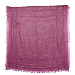 مملوكة مسبقًا وشاح غوتشي وردي ميتالك GG مربع 