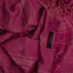 مملوكة مسبقًا وشاح غوتشي وردي ميتالك GG مربع 