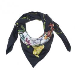 مملوكة مسبقًا Gucci Black and White Silk Floral Square Scarf