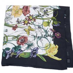  مملوكة مسبقًا Gucci Black and White Silk Floral Square Scarf
