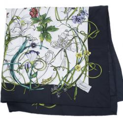 مملوكة مسبقًا Gucci Black and White Silk Floral Square Scarf
