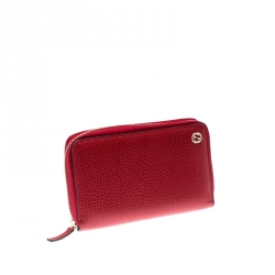 Pre Owned Gucci Red Pebbled Leather Zip Around Wallet
