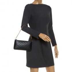 مملوكة مسبقًا Gucci Black Guccissima Leather Wristlet Zip Chain Clutch