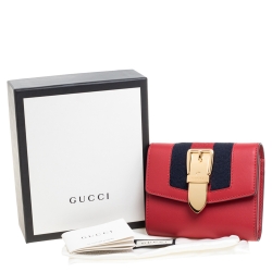 مملوكة مسبقًا Gucci Red Leather Sylvie Trifold Wallet
