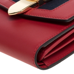 مملوكة مسبقًا Gucci Red Leather Sylvie Trifold Wallet