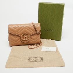 مملوكة مسبقًا Gucci Beige Matelassé Leather GG Marmont Wallet on Chain