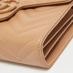 مملوكة مسبقًا Gucci Beige Matelassé Leather GG Marmont Wallet on Chain
