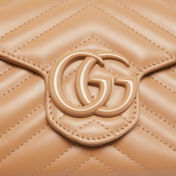 مملوكة مسبقًا Gucci Beige Matelassé Leather GG Marmont Wallet on Chain