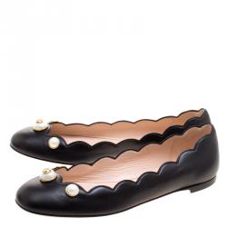 مملوكة مسبقًا حذاء باليرينا فلات غوتشي جلد أسود بلؤلؤ مزين مقاس 39