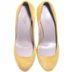مملوكة مسبقًا Gucci Beige Suede Dahlia Bamboo Heel Pumps Size 39.5