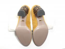 مملوكة مسبقًا Gucci Beige Suede Dahlia Bamboo Heel Pumps Size 39.5