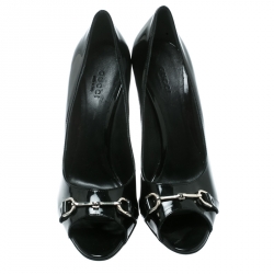 مملوكة مسبقًا Gucci Black Patent Leather Horsebit Peep Toe Pumps Size 39