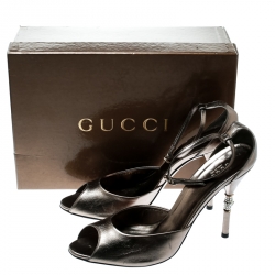 مملوكة مسبقًا صندل غوتشي سيور كاحل مقدمة مفتوحة كعب بامبو مزخرف كريستال جلد رمادي ميتالك مقاس 40