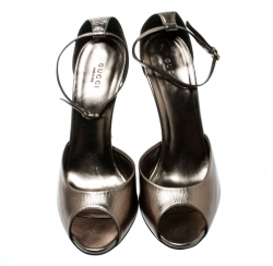 مملوكة مسبقًا صندل غوتشي سيور كاحل مقدمة مفتوحة كعب بامبو مزخرف كريستال جلد رمادي ميتالك مقاس 40