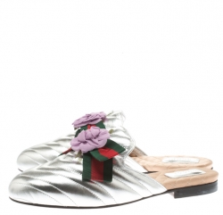 مملوكة مسبقًا Gucci Metallic Silver Quilted Leather Web Bow Rose Detail Princetown Mules Size 39