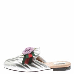 مملوكة مسبقًا Gucci Metallic Silver Quilted Leather Web Bow Rose Detail Princetown Mules Size 39