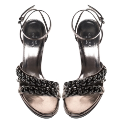 مملوكة مسبقًا صندل غوتشي ملتف حول الكاحل تفاصيل سلسلة جي جي جلد رمادي ميتالك مقاس 36