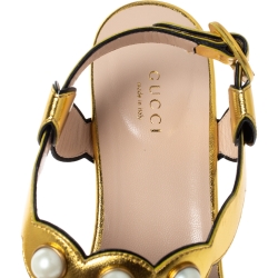 Pre Owned صندل فلات إصبع غوتشي "ويلو" مزين لؤلؤ صناعي جلد ذهبي مقاس 40