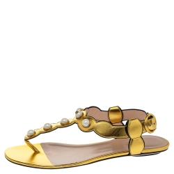 Pre Owned صندل فلات إصبع غوتشي "ويلو" مزين لؤلؤ صناعي جلد ذهبي مقاس 40
