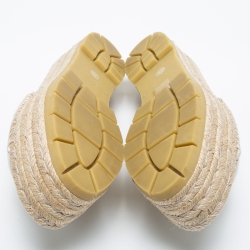 مملوكة مسبقًا Gucci White Leather Double G Logo Leather Espadrilles Size 38